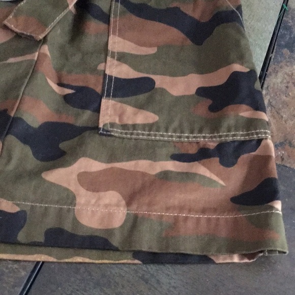 H&M Divided, camouflage skirt size 2 - Picture 6 of 9